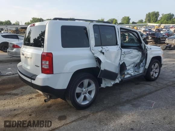 ✅ 2016 Jeep Patriot Latitude • VIN: 1C4NJPFAXGD794486 • Lot: 65077225. Wystawiony na Copart z przebiegiem 99 797 mil. Bezpłatny archiwum sprzedaży aukcyjnych z USA i szczegółowy raport historii pojazdu na DreamBid. Zdjęcie 3.