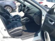 ✅ 2016 Hyundai Veloster Turbo R-Spec • VIN: KMHTC6AE5GU263570 • Lot: 42897746. Wystawiony na IAAI z przebiegiem 68 200 mil. Bezpłatny archiwum sprzedaży aukcyjnych z USA i szczegółowy raport historii pojazdu na DreamBid. Zdjęcie 5.