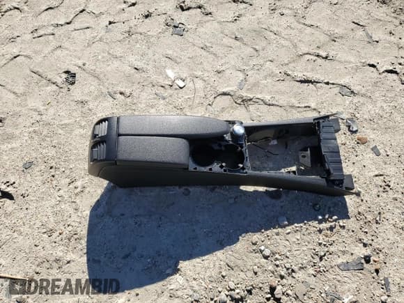 ✅ 2015 Mercedes-Benz C 250 • VIN: WDDGJ4HB9FG369003 • Lot: 90714945. Wystawiony na Copart z przebiegiem 111 361 mil. Bezpłatny archiwum sprzedaży aukcyjnych z USA i szczegółowy raport historii pojazdu na DreamBid. Zdjęcie 12.