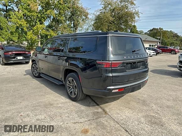 ✅ 2024 Jeep Wagoneer Series II • VIN: 1C4SJRBPXRS137078 • Лот: 95067855. Опубликован ранее на Copart с пробегом 20 725 миль. Бесплатный доступ к архиву аукционных продаж из США и подробный отчёт об истории автомобиля на DreamBid. Изображение 3.