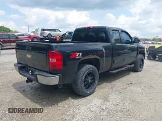 ✅ 2010 Chevrolet Silverado 1500 LT • VIN: 1GCSKSE38AZ281530 • Lot: 42364807. Wystawiony na IAAI z przebiegiem 166 006 mil. Bezpłatny archiwum sprzedaży aukcyjnych z USA i szczegółowy raport historii pojazdu na DreamBid. Zdjęcie 4.