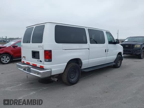 ✅ 2013 Ford Econoline Passenger XL • VIN: 1FBNE3BL1DDA34676 • Lot: 41401076. Wystawiony na IAAI z przebiegiem 179 336 mil. Bezpłatny archiwum sprzedaży aukcyjnych z USA i szczegółowy raport historii pojazdu na DreamBid. Zdjęcie 4.