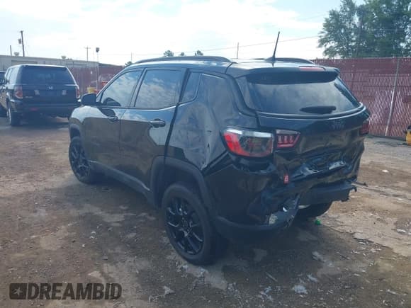 ✅ 2025 Jeep Compass Latitude • VIN: 3C4NJDBN9ST566313 • Lot: 43060734. Listed on IAAI with 5,216 mi. Free auction sales archive from the USA and detailed vehicle history report at DreamBid. Image 3.