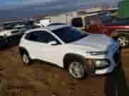 2019 Hyundai Kona SE z VIN KM8K1CAA8KU373275, wystawiony jako Copart lot #70511242 z przebiegiem Nie podano mil oraz . Historia ofert i sprzedaży dostępna na DreamBid. Obrazek 4.