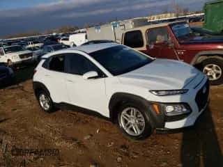 2019 Hyundai Kona SE z VIN KM8K1CAA8KU373275, wystawiony jako Copart lot #70511242 z przebiegiem Nie podano mil oraz . Historia ofert i sprzedaży dostępna na DreamBid. Obrazek 4.