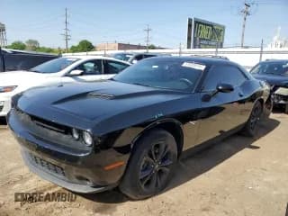 ✅ 2021 Dodge Challenger SXT • VIN: 2C3CDZGG1MH552864 • Lot: 57020974. Wystawiony na Copart z przebiegiem 67 640 mil. Bezpłatny archiwum sprzedaży aukcyjnych z USA i szczegółowy raport historii pojazdu na DreamBid. Zdjęcie 1.