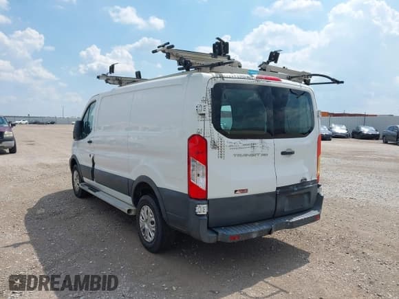 ✅ 2015 Ford Transit Cargo • VIN: 1FTNR1ZM3FKA77885 • Lot: 42951583. Wystawiony na IAAI z przebiegiem 212 528 mil. Bezpłatny archiwum sprzedaży aukcyjnych z USA i szczegółowy raport historii pojazdu na DreamBid. Zdjęcie 3.
