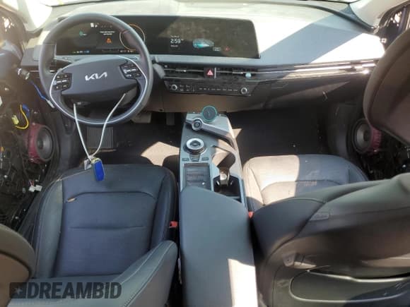 ✅ 2023 Kia EV6 Wind • VIN: KNDC3DLC4P5099033 • Lot: 80454245. Wystawiony na Copart z przebiegiem 28 323 mil. Bezpłatny archiwum sprzedaży aukcyjnych z USA i szczegółowy raport historii pojazdu na DreamBid. Zdjęcie 8.