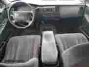 2002 Dodge Dakota SLT z VIN 1B7HL48XX2S724854, wystawiony jako Copart lot #71327325 z przebiegiem 184 782 mil mil oraz Szkoda całkowita • Salvage title. Historia ofert i sprzedaży dostępna na DreamBid. Obrazek 8.