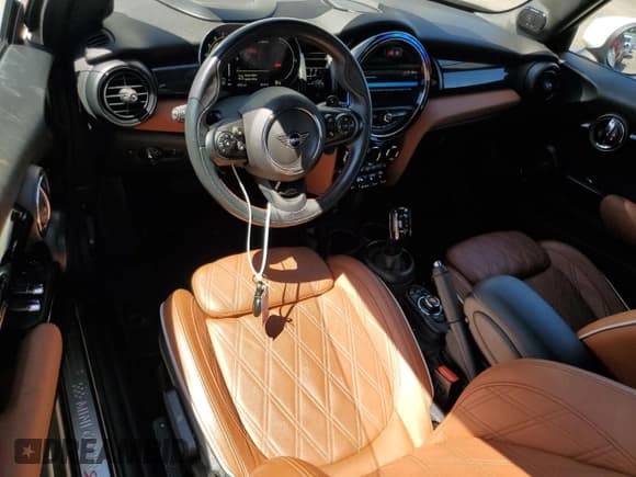 ✅ 2021 MINI Convertible Cooper S • VIN: WMWWJ5C06M3N16171 • Лот: 70563615. Опубликован ранее на Copart с пробегом 15 733 миль. Бесплатный доступ к архиву аукционных продаж из США и подробный отчёт об истории автомобиля на DreamBid. Изображение 8.