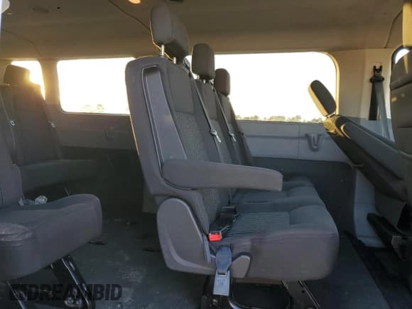 ✅ 2018 Ford Transit Passenger XL • VIN: 1FBZX2YM7JKB05893 • Lot: 44839445. Wystawiony na Copart z przebiegiem 128 623 mil. Bezpłatny archiwum sprzedaży aukcyjnych z USA i szczegółowy raport historii pojazdu na DreamBid. Zdjęcie 11.