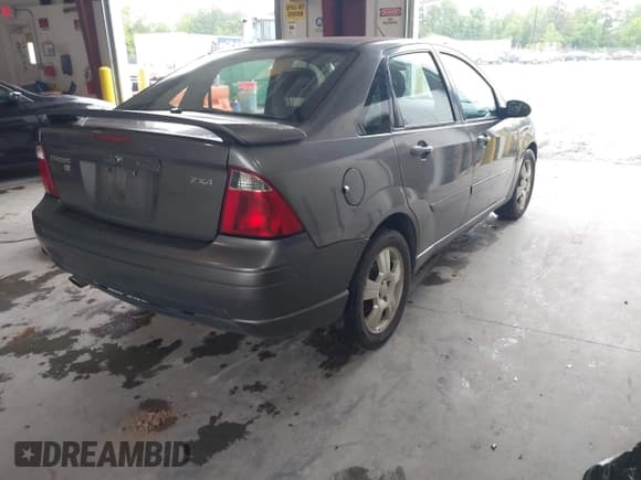 ✅ 2005 Ford Focus ST • VIN: 1FAFP38ZX5W188224 • Lot: 42268921. Listed on IAAI with 224,169 mi. Free auction sales archive from the USA and detailed vehicle history report at DreamBid. Image 4.