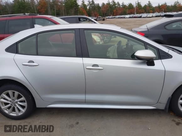 ✅ 2024 Toyota Corolla Hybrid LE • VIN: JTDBCMFE9R3038459 • Лот: 43538870. Опубликован ранее на IAAI с пробегом 40 933 миль. Бесплатный доступ к архиву аукционных продаж из США и подробный отчёт об истории автомобиля на DreamBid. Изображение 13.