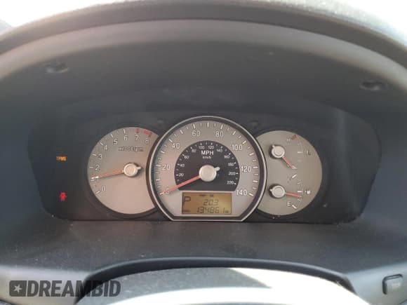 ✅ 2007 Kia Rondo LX • VIN: KNAFG525777080147 • Lot: 69481835. Wystawiony na Copart z przebiegiem 134 861 mil. Bezpłatny archiwum sprzedaży aukcyjnych z USA i szczegółowy raport historii pojazdu na DreamBid. Zdjęcie 9.