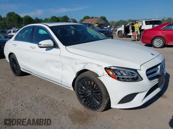 ✅ 2019 Mercedes-Benz C 300 • VIN: 55SWF8EB2KU314348 • Lot: 42563729. Wystawiony na IAAI z przebiegiem 72 369 mil. Bezpłatny archiwum sprzedaży aukcyjnych z USA i szczegółowy raport historii pojazdu na DreamBid. Zdjęcie 1.