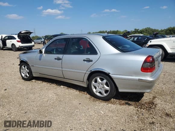 ✅ 2000 Mercedes-Benz C 230/260/280/320 • VIN: WDBHA29G0YA857211 • Lot: 71656405. Wystawiony na Copart z przebiegiem 121 674 mil. Bezpłatny archiwum sprzedaży aukcyjnych z USA i szczegółowy raport historii pojazdu na DreamBid. Zdjęcie 2.