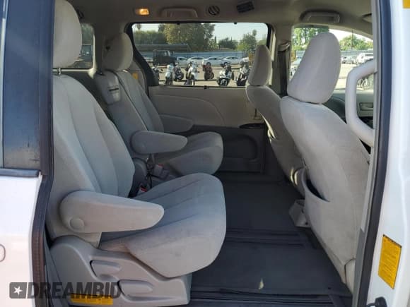 ✅ 2014 Toyota Sienna LE AAS • VIN: 5TDKK3DC7ES482933 • Lot: 80748725. Listed on Copart with 140,049 mi. Free auction sales archive from the USA and detailed vehicle history report at DreamBid. Image 11.