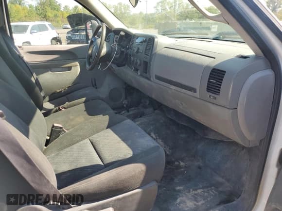 ✅ 2010 GMC Sierra 2500HD • VIN: 1GT3KZBG3AF108181 • Lot: 71114714. Wystawiony na Copart z przebiegiem 184 499 mil. Bezpłatny archiwum sprzedaży aukcyjnych z USA i szczegółowy raport historii pojazdu na DreamBid. Zdjęcie 8.