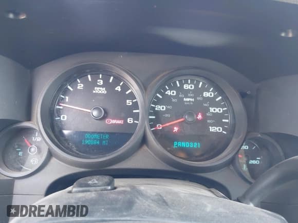 ✅ 2011 Chevrolet Silverado 1500 LS • VIN: 3GCPCREA5BG408018 • Lot: 43217341. Wystawiony na IAAI z przebiegiem 190 884 mil. Bezpłatny archiwum sprzedaży aukcyjnych z USA i szczegółowy raport historii pojazdu na DreamBid. Zdjęcie 7.