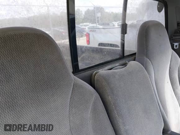 2000 Dodge Dakota with VIN 1B7FL26X1YS582210, listed as a IAAI auction lot 42128674 with 155,889 mi miles and . Bid and sale history available at DreamBid. Image 8.