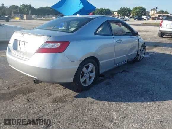 ✅ 2008 Honda Civic EX • VIN: 2HGFG12818H522062 • Lot: 43817250. Listed on IAAI with 213,835 mi. Free auction sales archive from the USA and detailed vehicle history report at DreamBid. Image 4.