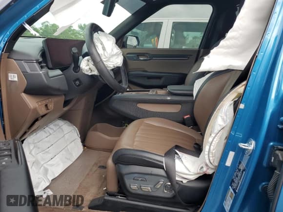 ✅ 2024 Kia EV9 GT-Line • VIN: KNDAEFS57R6022914 • Lot: 59159475. Wystawiony na Copart z przebiegiem 26 762 mil. Bezpłatny archiwum sprzedaży aukcyjnych z USA i szczegółowy raport historii pojazdu na DreamBid. Zdjęcie 7.