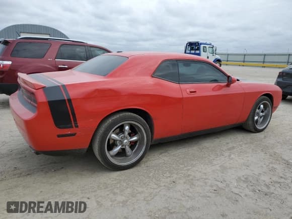 ✅ 2010 Dodge Challenger R/T Classic • VIN: 2B3CJ5DT4AH220199 • Lot: 41721464. Wystawiony na Copart z przebiegiem 147 461 mil. Bezpłatny archiwum sprzedaży aukcyjnych z USA i szczegółowy raport historii pojazdu na DreamBid. Zdjęcie 3.