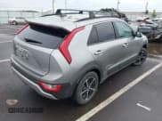 ✅ 2024 Kia Niro EX • VIN: KNDCR3LE5R5184377 • Lot: 43340111. Wystawiony na IAAI z przebiegiem 23 742 mil. Bezpłatny archiwum sprzedaży aukcyjnych z USA i szczegółowy raport historii pojazdu na DreamBid. Zdjęcie 4.