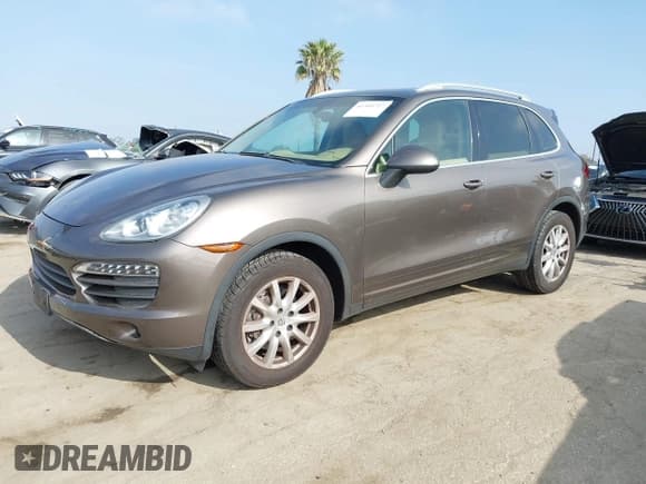 ✅ 2013 Porsche Cayenne • VIN: WP1AA2A27DLA12307 • Lot: 42310717. Wystawiony na IAAI z przebiegiem 175 679 mil. Bezpłatny archiwum sprzedaży aukcyjnych z USA i szczegółowy raport historii pojazdu na DreamBid. Zdjęcie 2.