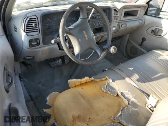 ✅ 1998 GMC Sierra 1500 • VIN: 1GTGC34F2WE503062 • Lot: 56318645. Wystawiony na Copart z przebiegiem 127 640 mil. Bezpłatny archiwum sprzedaży aukcyjnych z USA i szczegółowy raport historii pojazdu na DreamBid. Zdjęcie 8.