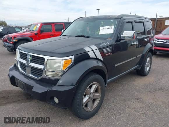 2008 Dodge Nitro SLT z VIN 1D8GU58K88W238520, wystawiony jako IAAI lot #43610184 z przebiegiem 122 628 mil mil oraz . Historia ofert i sprzedaży dostępna na DreamBid. Obrazek 2.