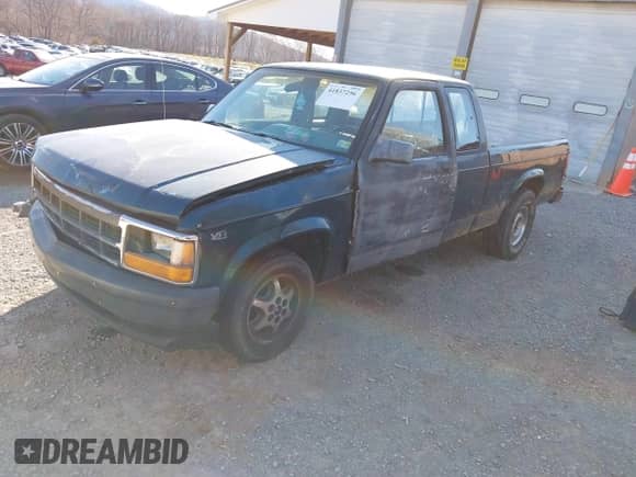 1994 Dodge Dakota z VIN 1B7GL23X6RW142082, wystawiony jako IAAI lot #41837256 z przebiegiem 179 165 mil mil oraz . Historia ofert i sprzedaży dostępna na DreamBid. Obrazek 2.