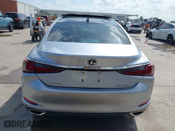 ✅ 2025 Lexus ES 350 • VIN: 58ADZ1B12SU187342 • Lot: 42671180. Wystawiony na IAAI z przebiegiem 5 875 mil. Bezpłatny archiwum sprzedaży aukcyjnych z USA i szczegółowy raport historii pojazdu na DreamBid. Zdjęcie 17.