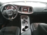 ✅ 2021 Dodge Challenger GT • VIN: 2C3CDZKG4MH665392 • Lot: 38539993. Wystawiony na Copart z przebiegiem 14 449 mil. Bezpłatny archiwum sprzedaży aukcyjnych z USA i szczegółowy raport historii pojazdu na DreamBid. Zdjęcie 8.