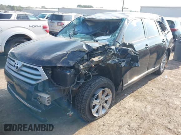 ✅ 2013 Toyota Highlander • VIN: 5TDZA3EHXDS037676 • Лот: 43239935. Опубликован ранее на IAAI с пробегом 190 089 миль. Бесплатный доступ к архиву аукционных продаж из США и подробный отчёт об истории автомобиля на DreamBid. Изображение 17.