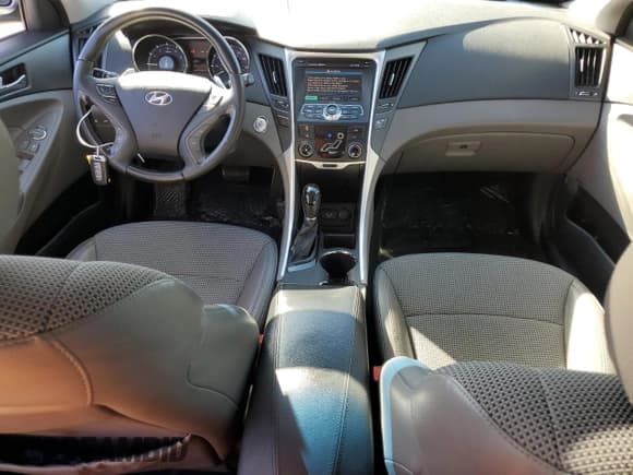 ✅ 2011 Hyundai Sonata SE • VIN: 5NPEC4AC8BH114833 • Lot: 72026184. Listed on Copart with 124,963 mi. Free auction sales archive from the USA and detailed vehicle history report at DreamBid. Image 8.
