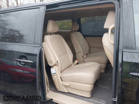 ✅ 2016 Kia Sedona LX • VIN: KNDMB5C17G6116784 • Lot: 43723174. Listed on IAAI with 113,881 mi. Free auction sales archive from the USA and detailed vehicle history report at DreamBid. Image 8.