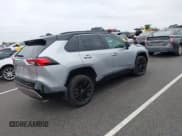 ✅ 2024 Toyota RAV4 Hybrid XSE • VIN: 2T3E6RFV6RW063723 • Lot: 43498363. Wystawiony na IAAI z przebiegiem 10 317 mil. Bezpłatny archiwum sprzedaży aukcyjnych z USA i szczegółowy raport historii pojazdu na DreamBid. Zdjęcie 4.