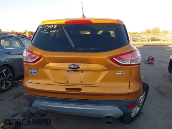 ✅ 2016 Ford Escape SE • VIN: 1FMCU9GX5GUC89240 • Lot: 43723922. Wystawiony na IAAI z przebiegiem 117 832 mil. Bezpłatny archiwum sprzedaży aukcyjnych z USA i szczegółowy raport historii pojazdu na DreamBid. Zdjęcie 17.