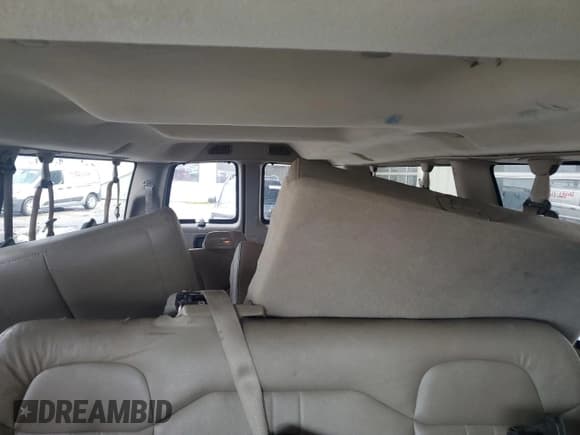 ✅ 2012 Chevrolet Express Passenger 1LS • VIN: 1GAZGZFA1C1125149 • Lot: 51535005. Wystawiony na Copart z przebiegiem 199 166 mil. Bezpłatny archiwum sprzedaży aukcyjnych z USA i szczegółowy raport historii pojazdu na DreamBid. Zdjęcie 10.