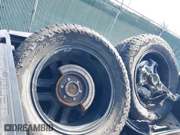 ✅ 2023 Chevrolet Silverado 1500 Custom Trail Boss • VIN: 3GCUDCED2PG362999 • Lot: 41870239. Wystawiony na IAAI z przebiegiem Nie podano. Bezpłatny archiwum sprzedaży aukcyjnych z USA i szczegółowy raport historii pojazdu na DreamBid. Zdjęcie 12.