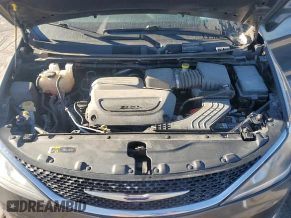 ✅ 2020 Chrysler Pacifica Touring • VIN: 2C4RC1FG4LR124131 • Lot: 86478615. Listed on Copart with 180,701 mi. Free auction sales archive from the USA and detailed vehicle history report at DreamBid. Image 12.