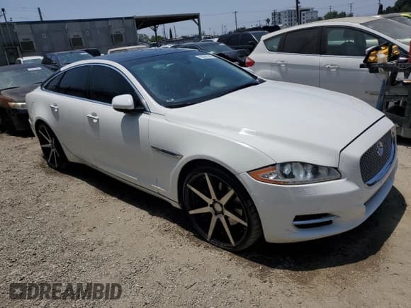 ✅ 2013 Jaguar XJ • VIN: SAJWA1C75D8V40541 • Lot: 62592345. Wystawiony na Copart z przebiegiem 70 159 mil. Bezpłatny archiwum sprzedaży aukcyjnych z USA i szczegółowy raport historii pojazdu na DreamBid. Zdjęcie 4.