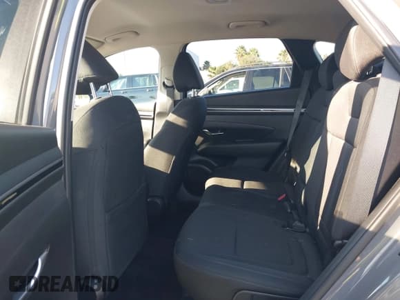 ✅ 2024 Hyundai Tucson SEL • VIN: 5NMJBCDE2RH405327 • Lot: 43228524. Listed on IAAI with 47,629 mi. Free auction sales archive from the USA and detailed vehicle history report at DreamBid. Image 8.
