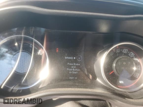 ✅ 2017 Dodge Challenger R/T Scat Pack • VIN: 2C3CDZFJ0HH561431 • Lot: 84652895. Wystawiony na Copart z przebiegiem 60 241 mil. Bezpłatny archiwum sprzedaży aukcyjnych z USA i szczegółowy raport historii pojazdu na DreamBid. Zdjęcie 9.