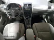 ✅ 2009 Toyota Corolla LE • VIN: JTDBL40E59J000330 • Lot: 90956045. Wystawiony na Copart z przebiegiem 213 434 mil. Bezpłatny archiwum sprzedaży aukcyjnych z USA i szczegółowy raport historii pojazdu na DreamBid. Zdjęcie 8.