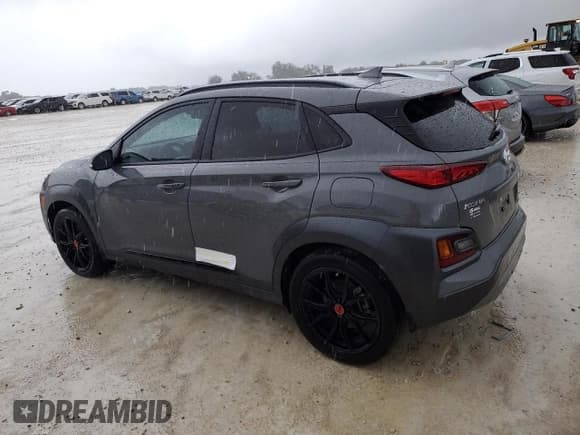 ✅ 2021 Hyundai Kona Night Edition • VIN: KM8K63A51MU671478 • Лот: 74240174. Опубликован ранее на Copart с пробегом 32 494 миль. Бесплатный доступ к архиву аукционных продаж из США и подробный отчёт об истории автомобиля на DreamBid. Изображение 2.