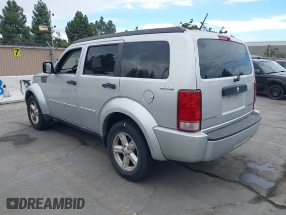 ✅ 2009 Dodge Nitro SE • VIN: 1D8GU28K49W510237 • Lot: 43697238. Wystawiony na IAAI z przebiegiem 155 588 mil. Bezpłatny archiwum sprzedaży aukcyjnych z USA i szczegółowy raport historii pojazdu na DreamBid. Zdjęcie 3.
