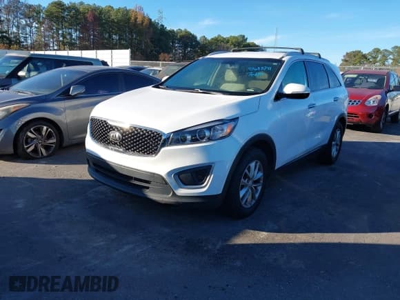 ✅ 2017 Kia Sorento LX • VIN: 5XYPG4A52HG238546 • Lot: 43688741. Wystawiony na IAAI z przebiegiem 124 512 mil. Bezpłatny archiwum sprzedaży aukcyjnych z USA i szczegółowy raport historii pojazdu na DreamBid. Zdjęcie 17.