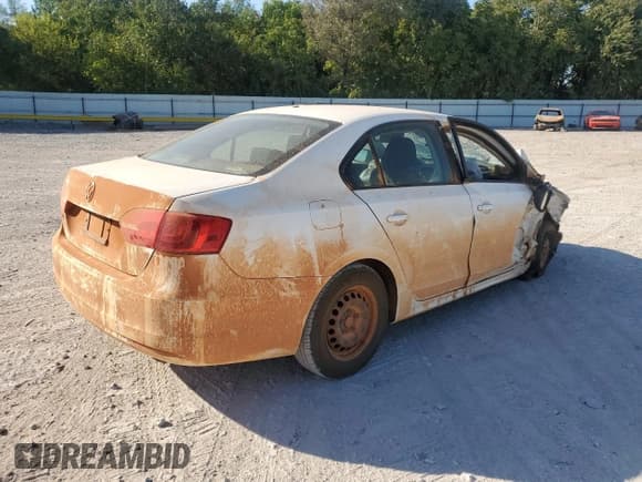 ✅ 2013 Volkswagen Jetta • VIN: 3VW2K7AJXDM236478 • Lot: 82425385. Wystawiony na Copart z przebiegiem Nie podano. Bezpłatny archiwum sprzedaży aukcyjnych z USA i szczegółowy raport historii pojazdu na DreamBid. Zdjęcie 3.